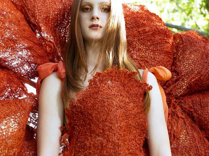 Rootfull guides living plant roots into bio-textiles for a circular future Rootfull guides living plant roots into bio-textiles for a circular future